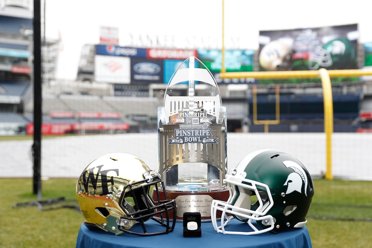 Michigan State 27-21 Wake Forest el 27 de diciembre en el Yankee Stadium, New York, NY.