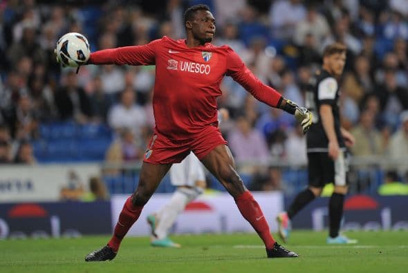 Carlos Kameni, segundo arquero del Málaga espera ser competencia para Ochoa; el primer duelo de arqueros ya lo perdió pues su carta apenas cuesta 1.3 mdd.