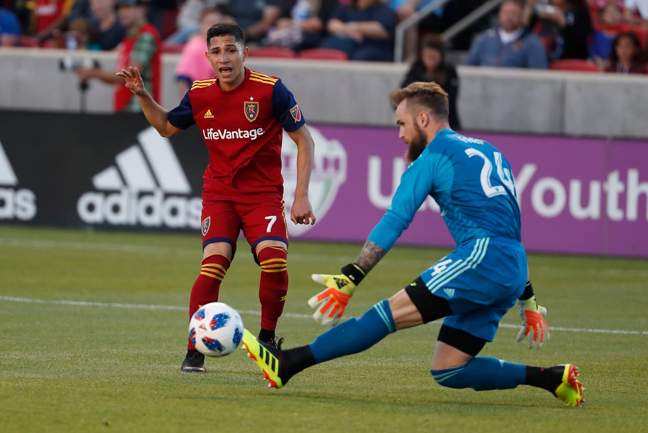 El arquero Stefan Frei impidió que Seattle Sounders sucumbiera en su difícil visita a New England Revolution con sus intervenciones para dejar a los locales en ceros.