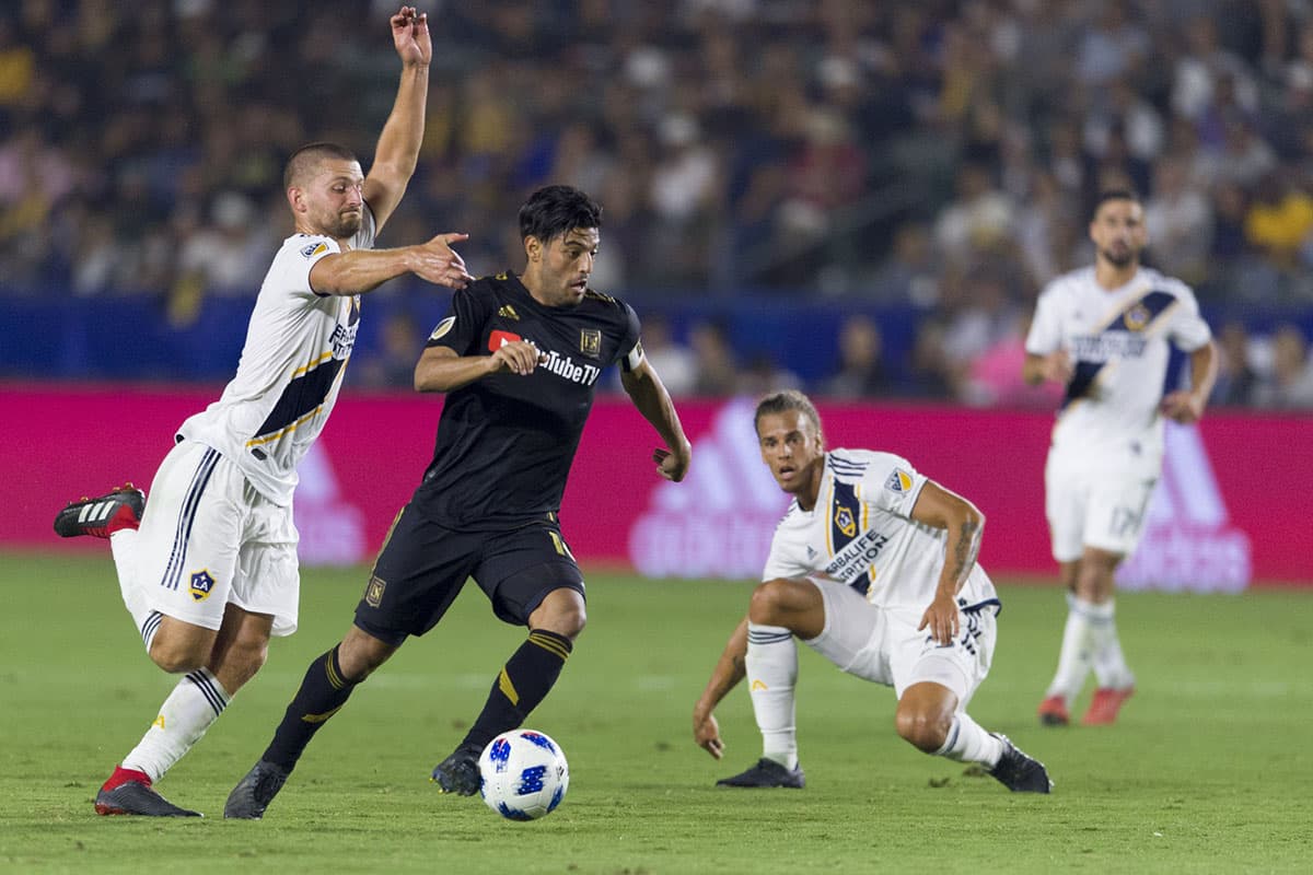 Carlos Vela fue desequilibrante en el segundo tiempo, y una falta sobre él fue la que derivó en el tiro penal que anotó.