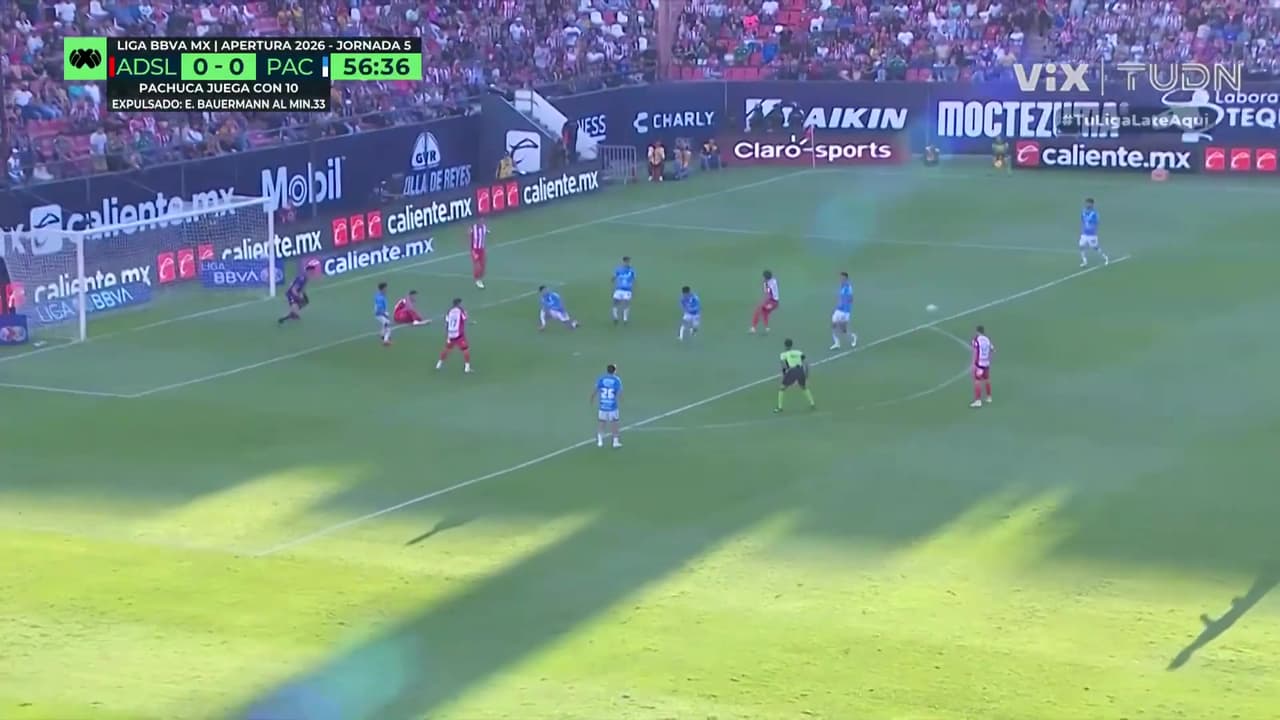 ¡No cae el gol! Una vez más Mora insiste en busca de la anotación