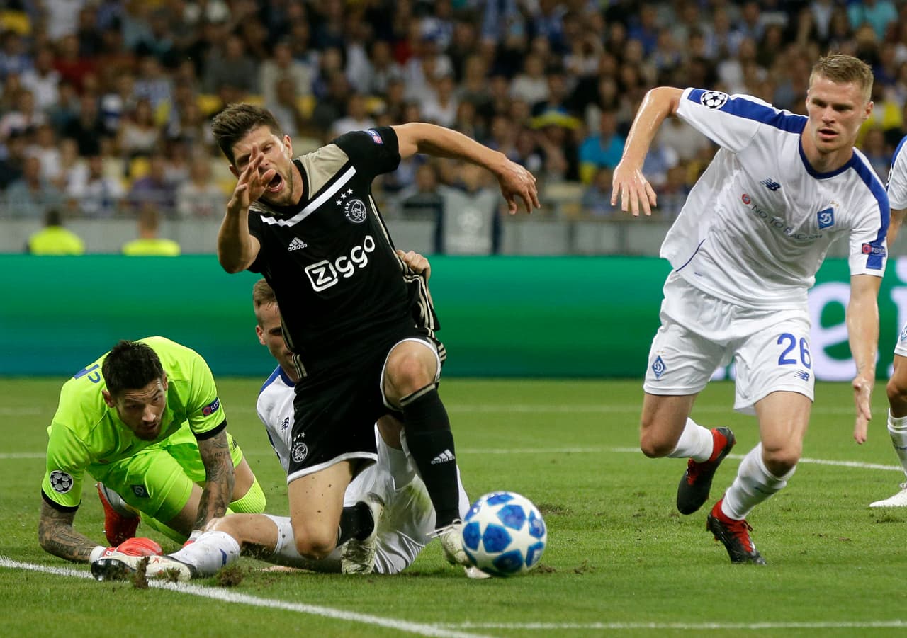 La eficacia de los delanteros del Ajax, liderados por el veterano Klaas Jan Huntelaar, estuvo en un dìa para olvidar