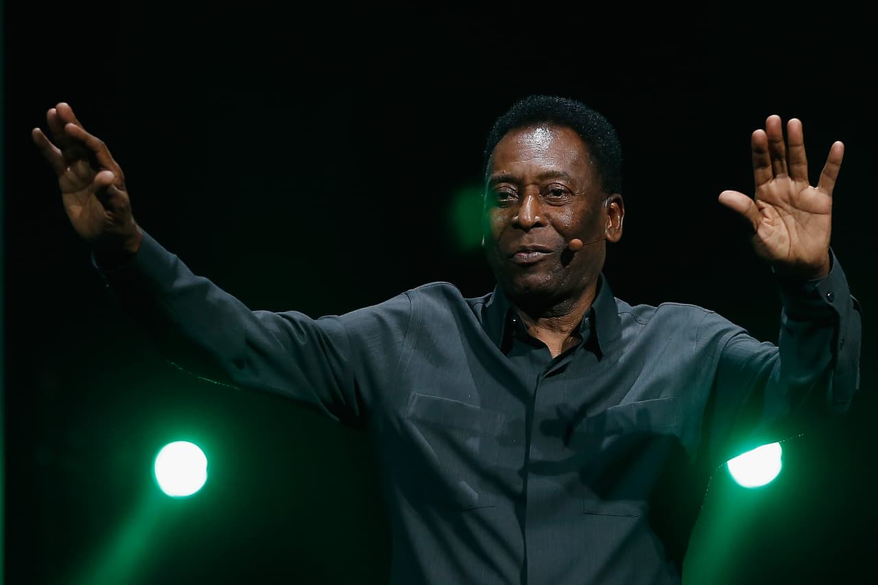 LOS ANGELES, CA - JUNE 15: Retired Brazilian professional footballer Pele waves to fans as he leaves the Electronic Arts E3 press conference at the LA Sports Arena on June 15, 2015 in Los Angeles, California. The EA press conference is held in conjunction with the annual Electronic Entertainment Expo (E3) which focuses on gaming systems and interactive entertainment, featuring introductions to new products and technologies. (Photo by Christian Petersen/Getty Images)