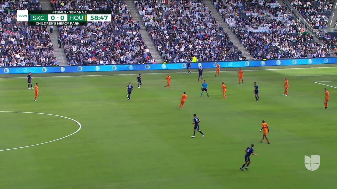 ¡GOL!  anota para Sporting Kansas C.. Rémi Walter