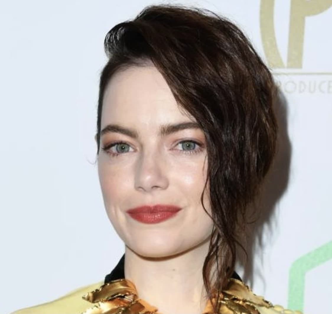 El genio detrás de la dirección es nada más y nada menos que el griego Yorgos Lanthimos.
<br>