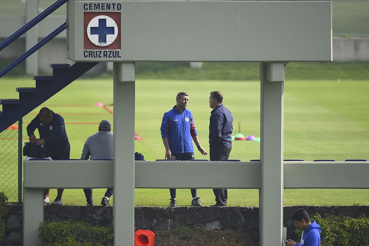 Aún así, Caixinha ha conversado de cerca con el presidente Ricardo Peláez, quien fuera directivo de América cuando ese equipo venció a Cruz Azul en la final de 2013.