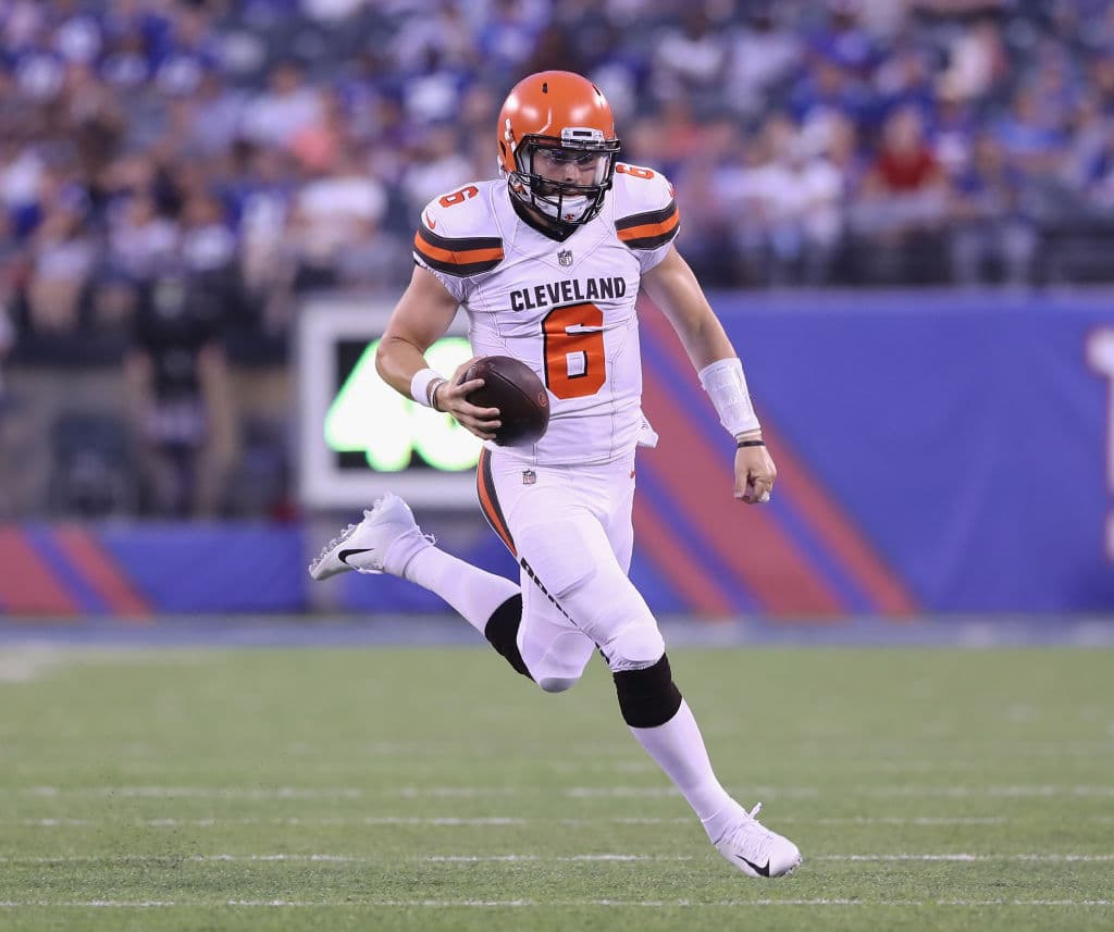 Un buen trabajo en el bolsillo de protección, paciencia de veterano y buenas decisiones, empezaron a impregnar su juego de cosas positivas para el pasador del que se espera mucho en Cleveland.