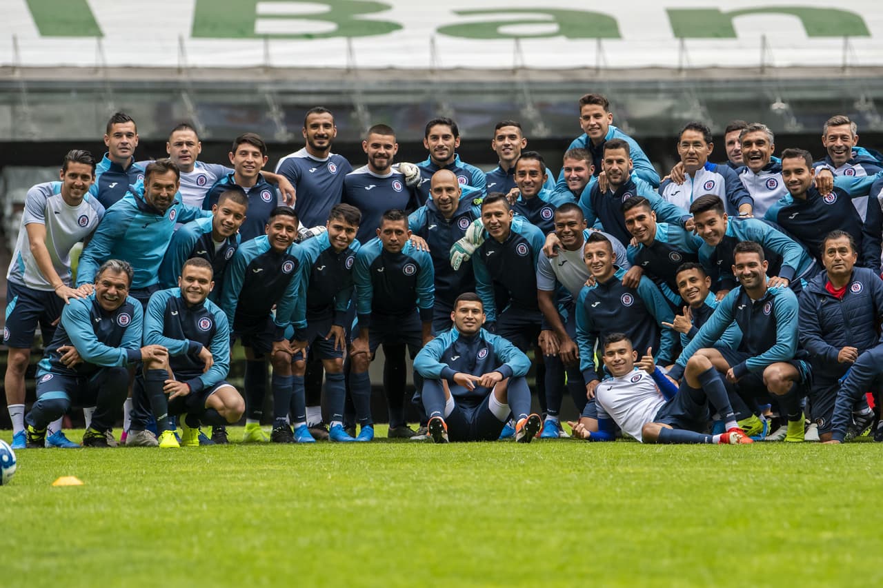 Foto grupal con el 'Conejo' Pérez.