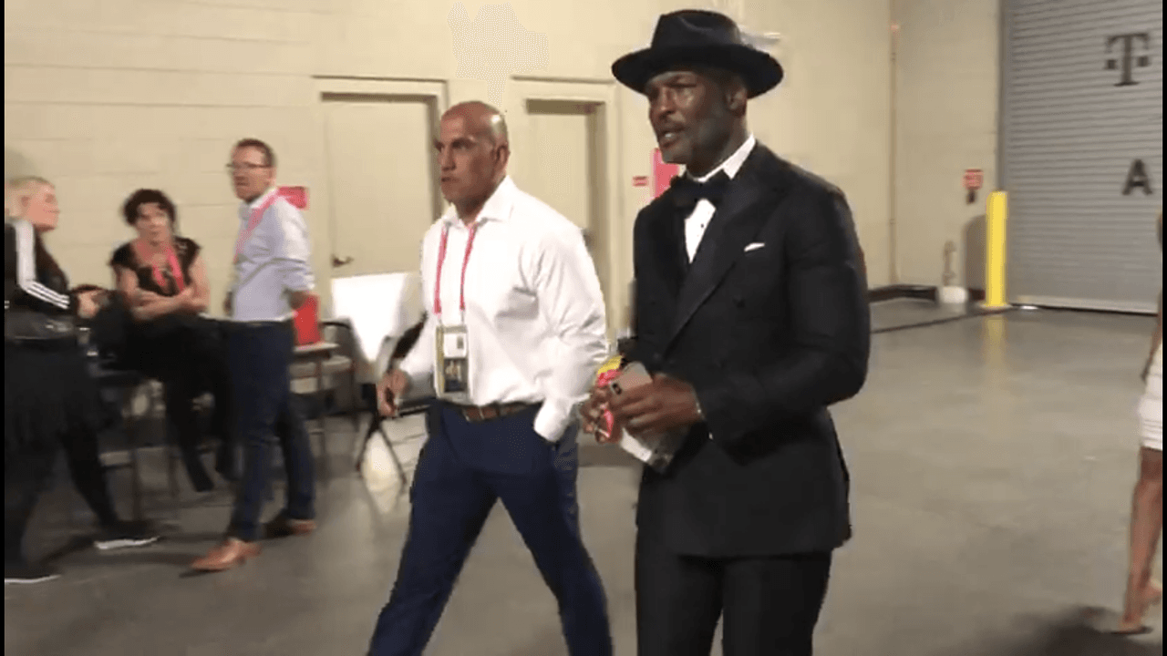 Los invitados de honor también tienen su lugar asegurado desde temprano para el combate entre Canelo y Jacobs.