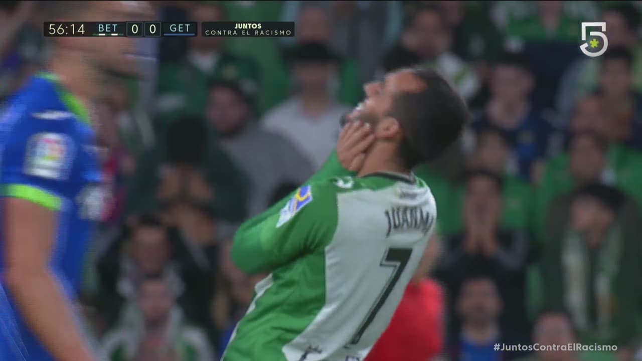 Le faltó fuerza, disparo de Juanmi es atajado por Soria