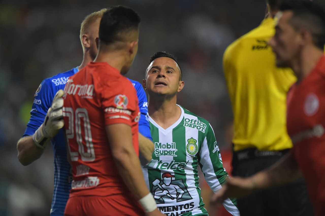 En los minutos finales del partido los ánimos se calentaron y provocaron una bronca entre ambos equipos que terminó con la expulsión de Fernando Uribe.