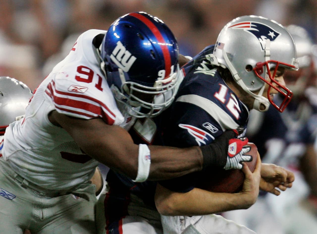 <b>Su némesis</b>
<br>- Bueno, para la mitad de la temporada, Tom Brady estará viajando junto con los Bucs a New York para medirse en contra de los Giants.
<br>- A pesar de que MetLife Stadium le trae buenos recuerdos a Tom, como el lugar donde concretó la temporada regular perfecta, los Giants no significan algoo positivo, pues es el equipo que lo derrotó en dos de los tres Super Bowls que ha perdido en su carrera en la NFL.