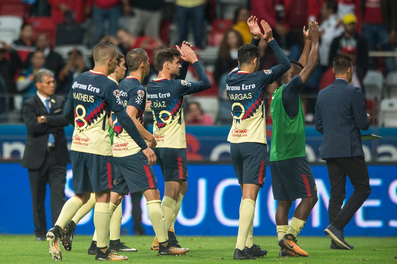 América muestra ser un caso único que a pesar de tener fallas disciplinarias en la cancha, en la misma ha podido salir adelante en la clasificación y estar volando en lo alto.