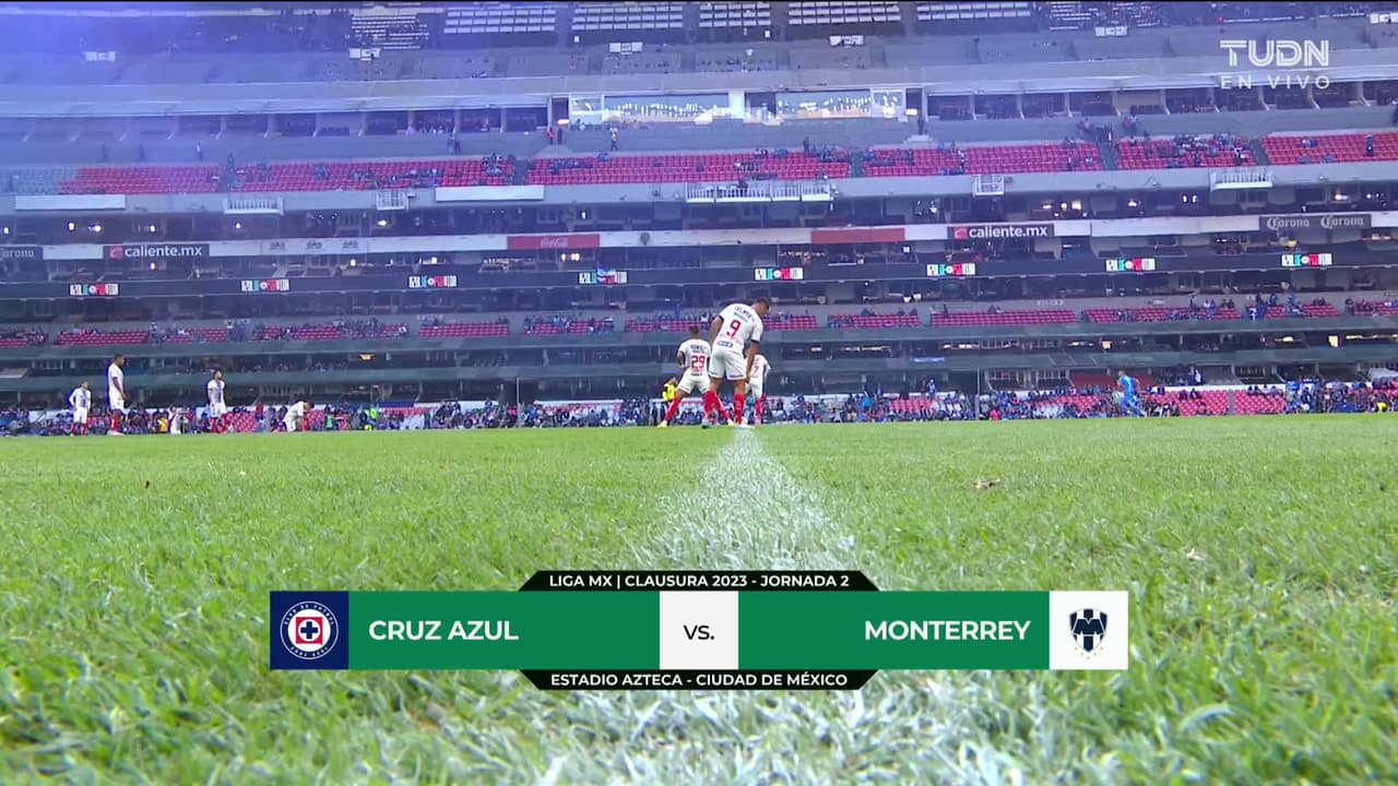 Arranca el partido y la pelota está en juego.