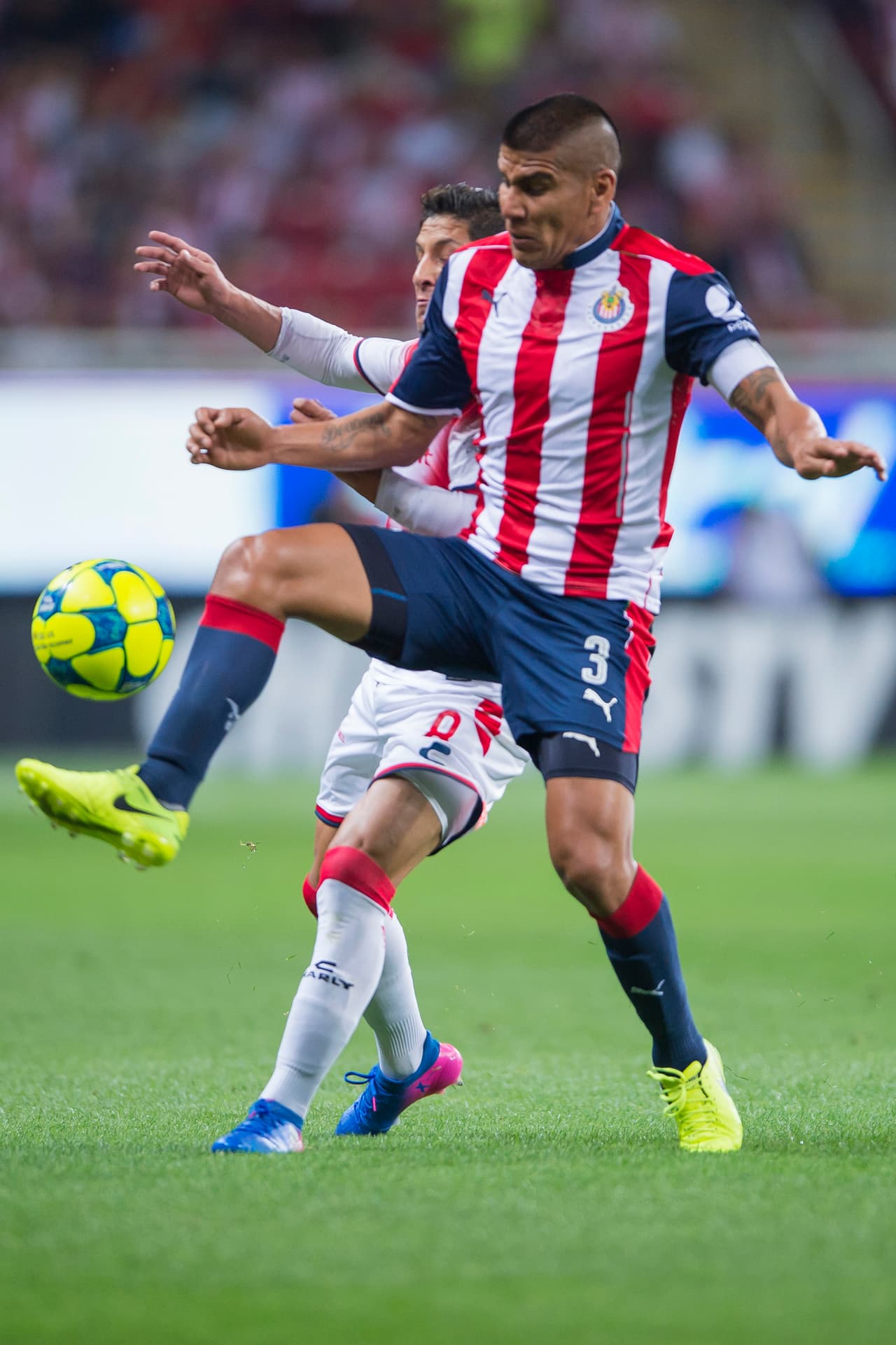 Carlos Salcido sigue siendo vigente en la defensa rojiblanca.