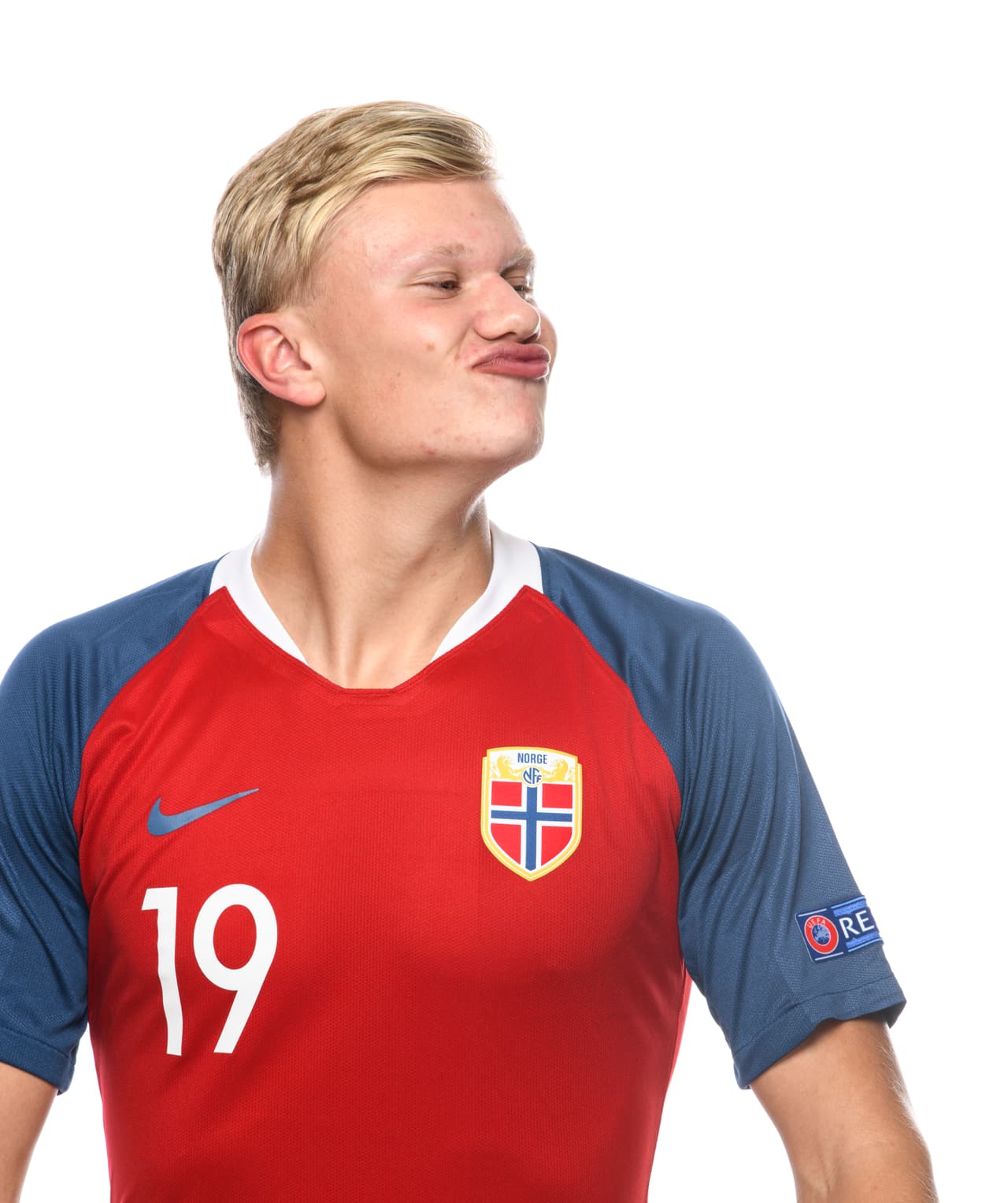 El mercado de fichajes del fútbol europeo de seguro tendrá en esta promesa noruega un nuevo nombre a seguir, con 18 años (próximamente 19) y un gran futuro. En su palmarés tiene la Copa de Austria con Salzburgo.