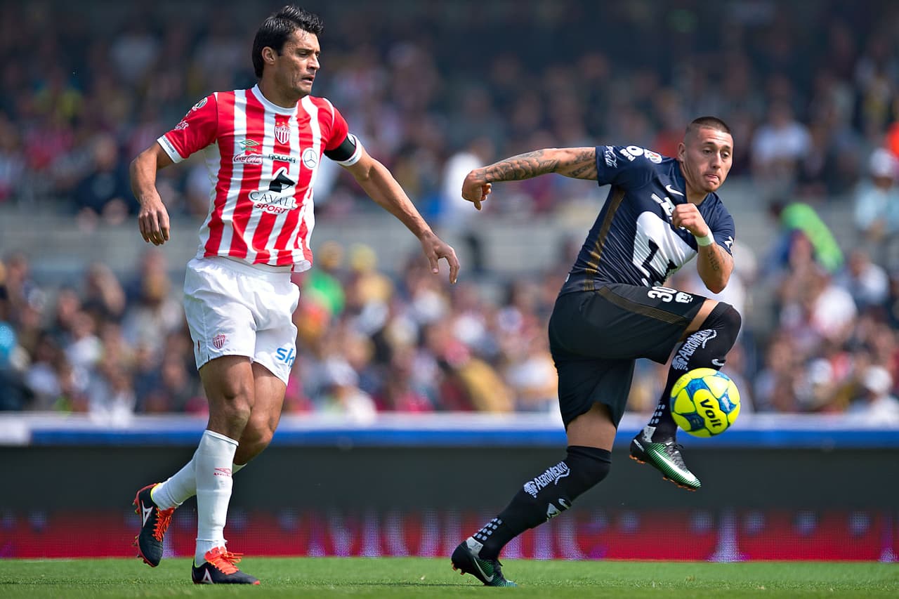 ¿Qué fue de la solidez defensiva del Necaxa? 
<a href="http://www.univision.com/deportes/futbol/liga-mx/pumas-electrifico-a-necaxa-en-tres-toques-y-definicion-de-dinamita-barrera-video#rel" target="_blank">Dejaron ir una ventaja tempranera del modo más infantil</a> y Marcos González tuvo parte de responsabilidad.