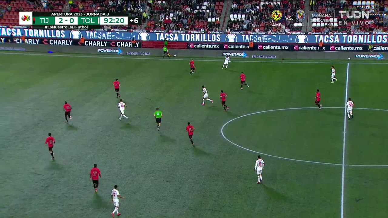 ¡TIRO ATAJADO! disparo por Maximiliano Araújo.