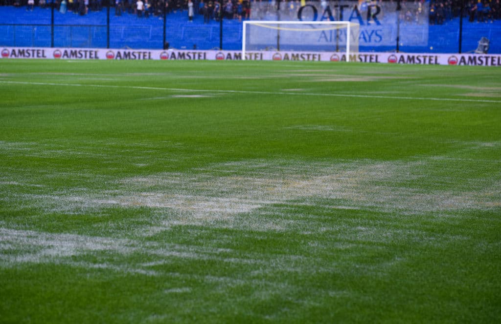 Tras la fuerte lluvia que obligó al aplazamiento del juego de ida de la final de la Copa Libertadores entre Boca Juniors y River Plate, Conmebol avaló a La Bombonera para disputar el partido, a pesar de su estado.
