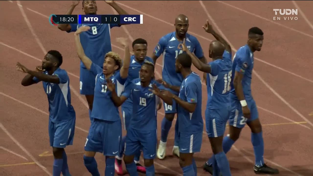 ¡GOL!  anota para Martinica. Mickaël Biron