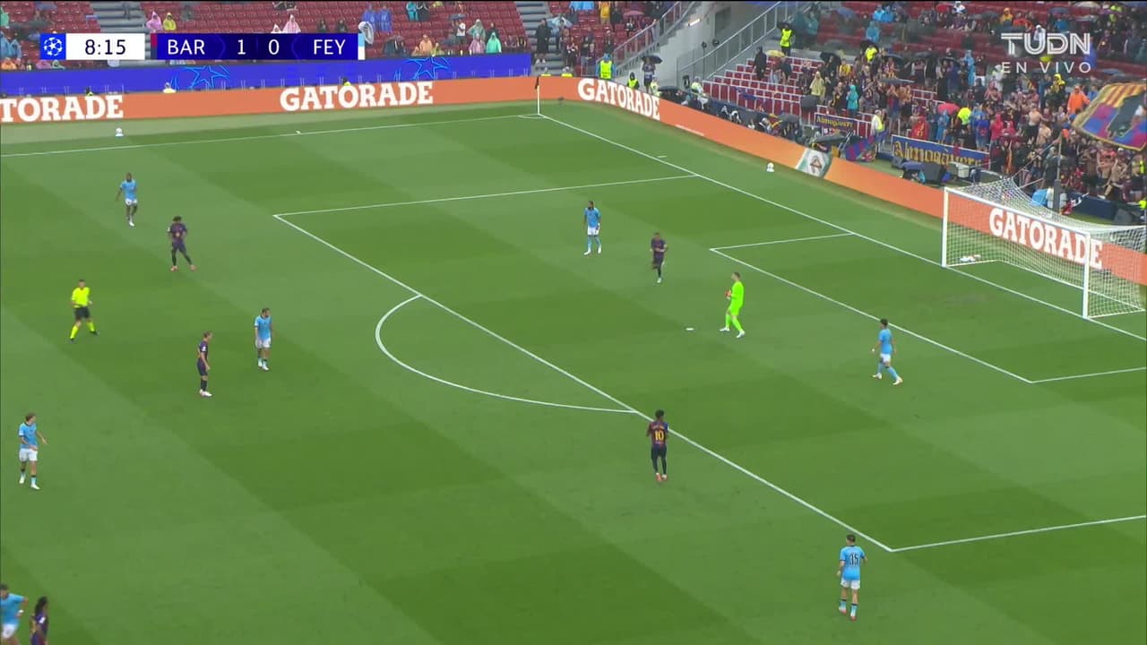 ¡TIRO ATAJADO! disparo por Dani Olmo.
