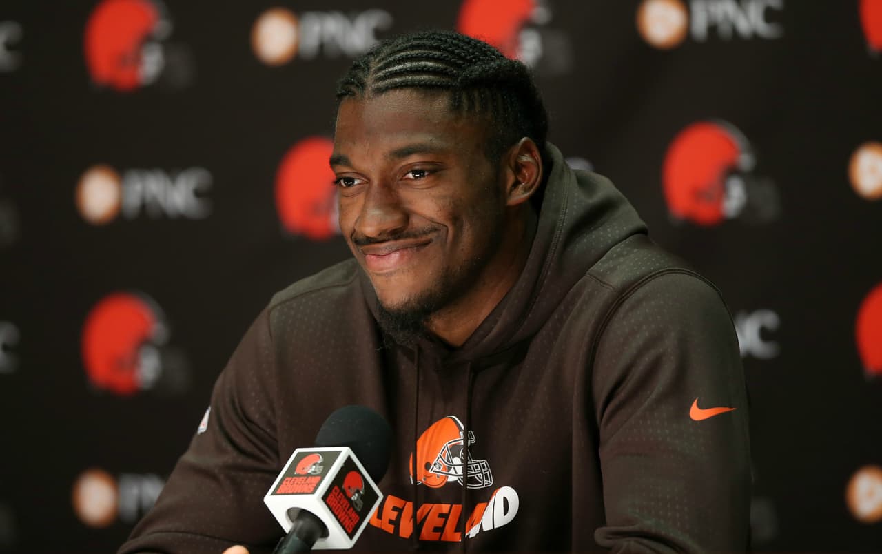 Robert Griffin III se presenta en Cleveland, solo quiere jugar futbol americano y crecer