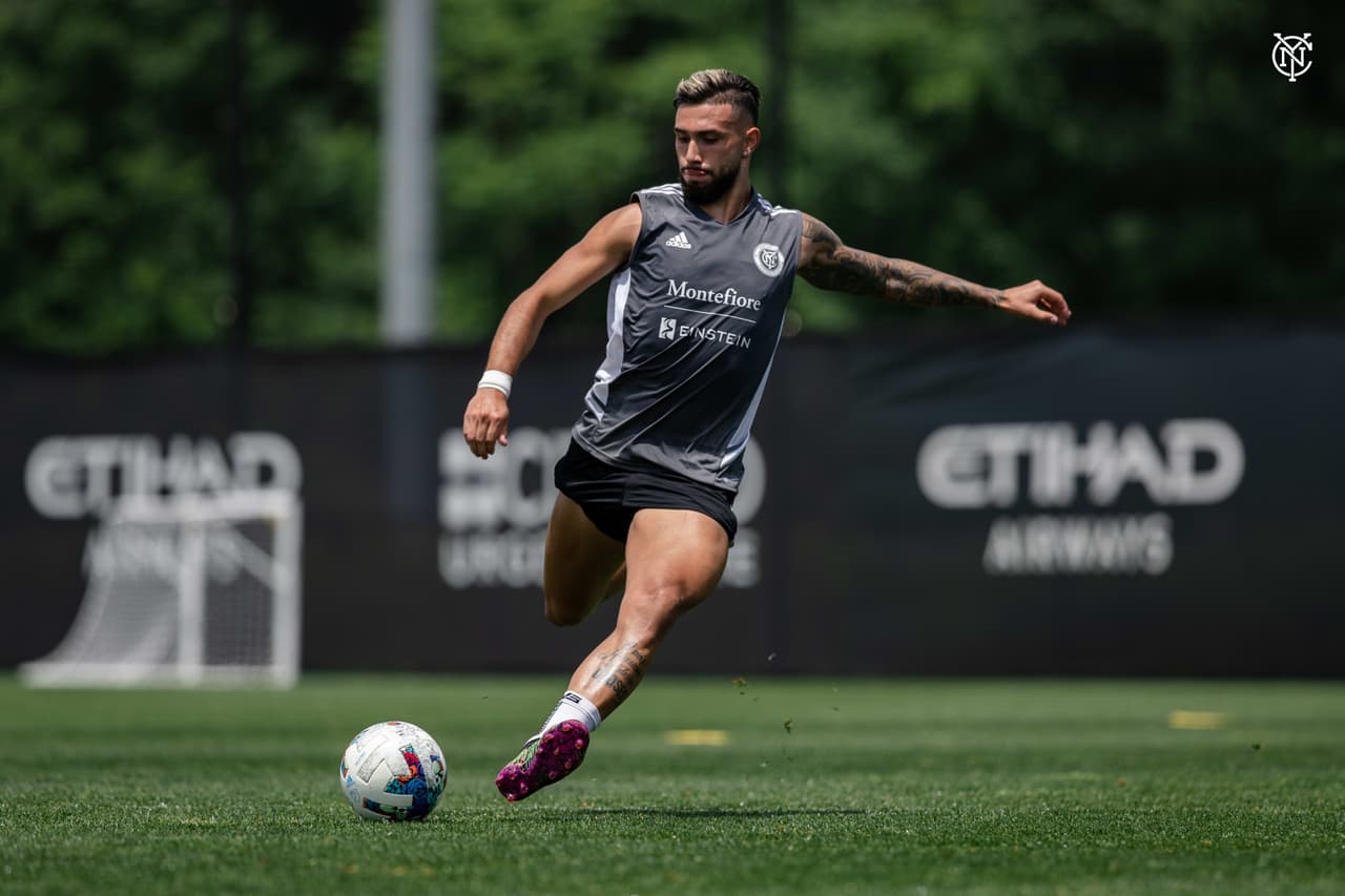 Castellanos sigue entrenando a tope, ajeno a los rumores que hablan de una posible transferencia a Europa.