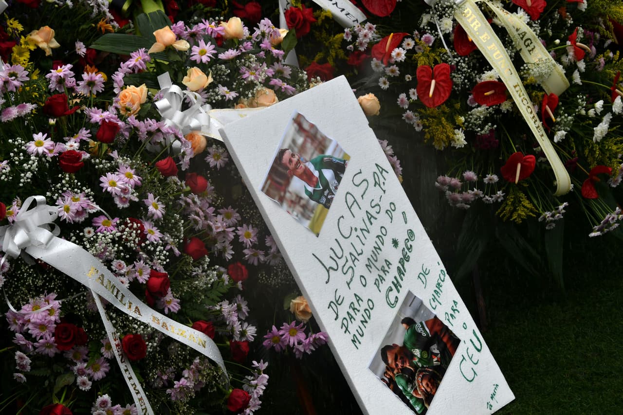 Las muestras de cariño del hecho fueron evidentes en medio de una nostalgia que todavía embarga al mundo del fútbol.
