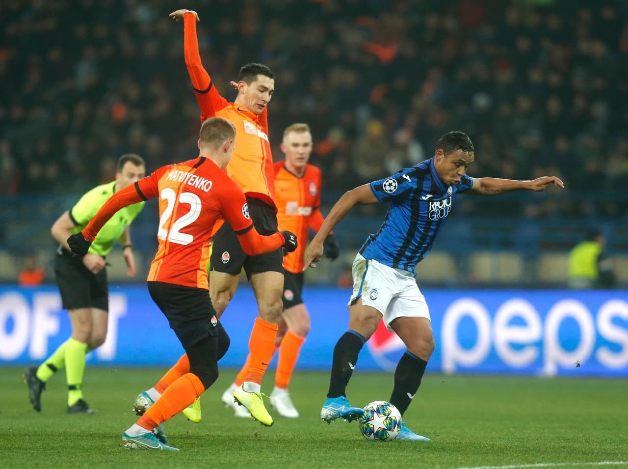 Con goles de Timothy Castagne, Mario Pasali´c y Robin Grosens, Atalanta golea y se mete a los Octavos de Final de la UEFA Champions League.