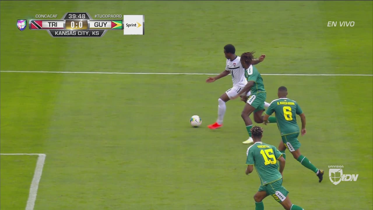 ¡Levi Garcia la bajó como crack, encaró, disparó y la terminó infame!