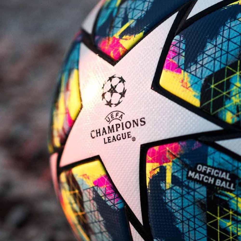 La nueva pelota con la que se jugará la UEFA Champions League será muy colorida, dejando atrás los parches azules de la anterior edición –a excepción de la final, que fueron rojos–. El camino a Estambul 2020 tendrá un balón de primera calidad.