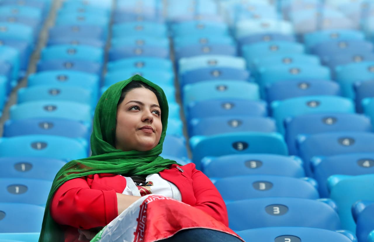 Con atuendos, felicidad y mucho colorido, los fanáticos de Marruecos y de Irán predieron la fiesta desde afuera de las canchas en el arranque del grupo B del Mundial de Rusia 2018.