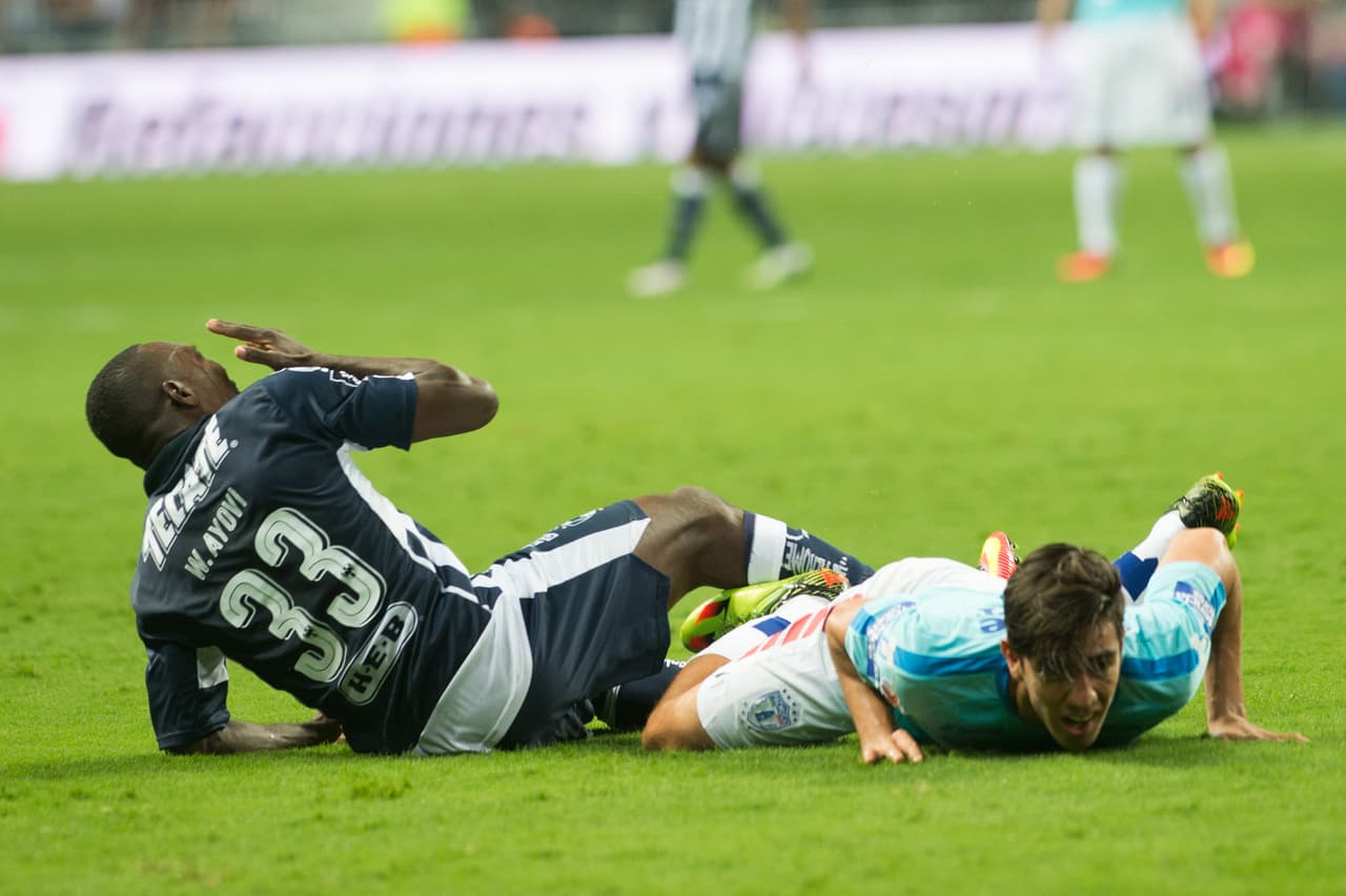 Walter Ayoví: El ecuatoriano casi marca en el primer tiempo, y fue de los más activos en la mitad. Calificación: 7.