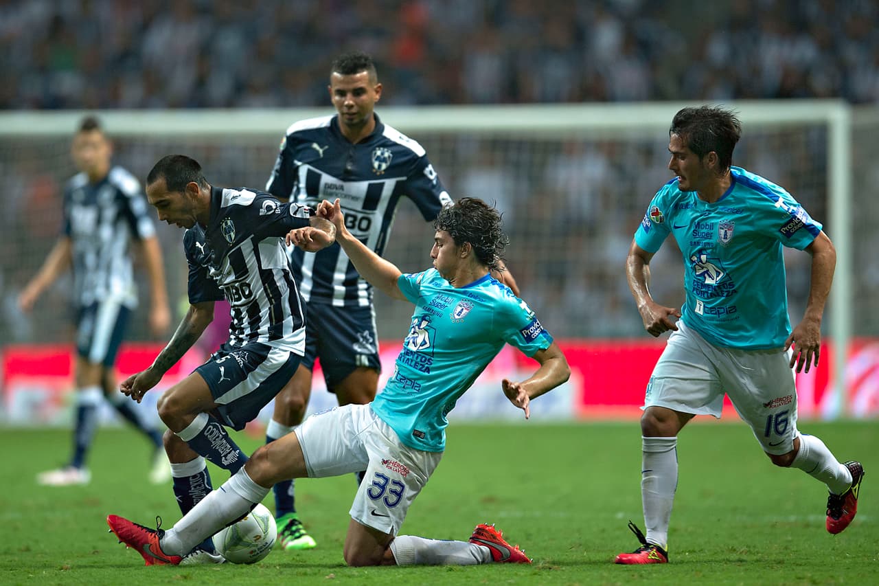 Edgar Castillo: Se agregó al ataque, aunque en defensa no estuvo tan sólido. De su lado salió el centro que finalizó en el gol de Pachuca. Calificación: 6.