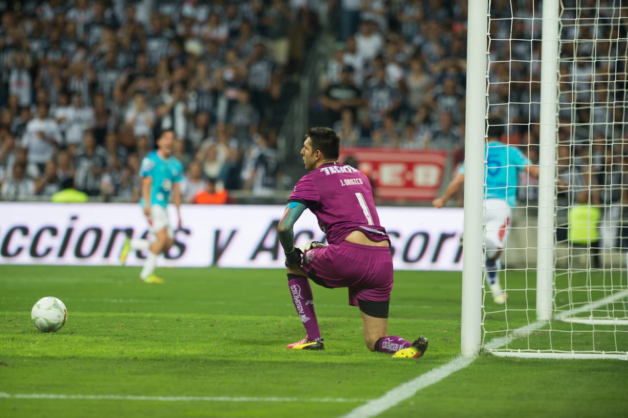 Jonathan Orozco: Casi no tuvo trabajo y nada pudo hacer en el gol que encajó su equipo cuando restaban segundos para terminar el partido. Calificación: 6