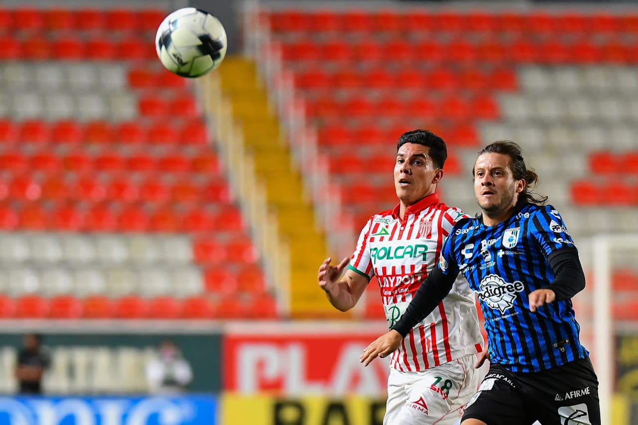 Con un solitario gol de Heriberto Jurado, Necaxa volvió a la senda de la victoria al vencer a Gallos Blancos en un partido con muchos tintes de llamados por la paz tras los acontecimientos violentos en Querétaro.