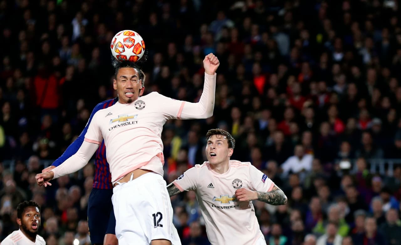 Barcelona no desperdició un solo minuto para hacerse notar en su casa y de inmediato empezó a tocar la puerta rival para buscar el gol que le diera confianza.