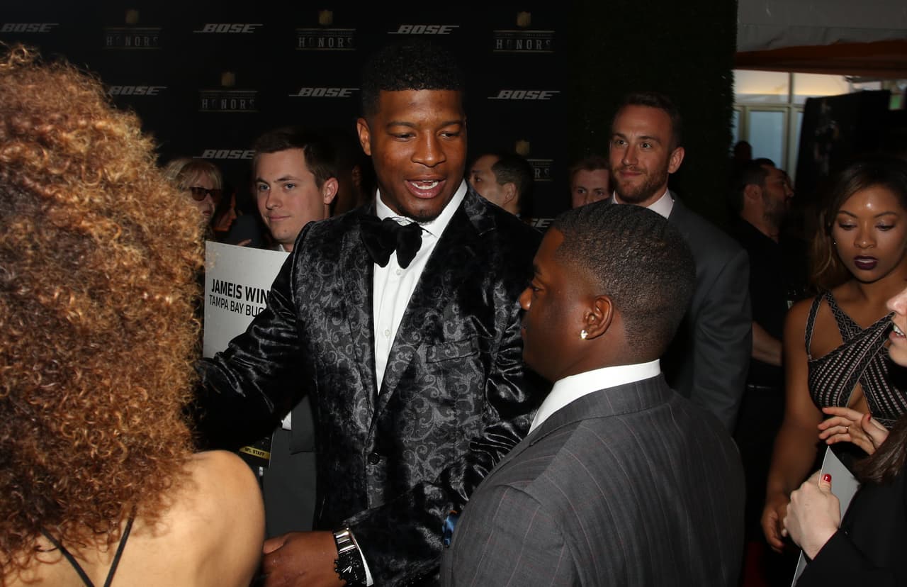 Las personalidades más importantes de la NFL se dieron cita en Santa Clara, California para el NFL Honors, aquí las mejores imágenes de la alfombra roja.