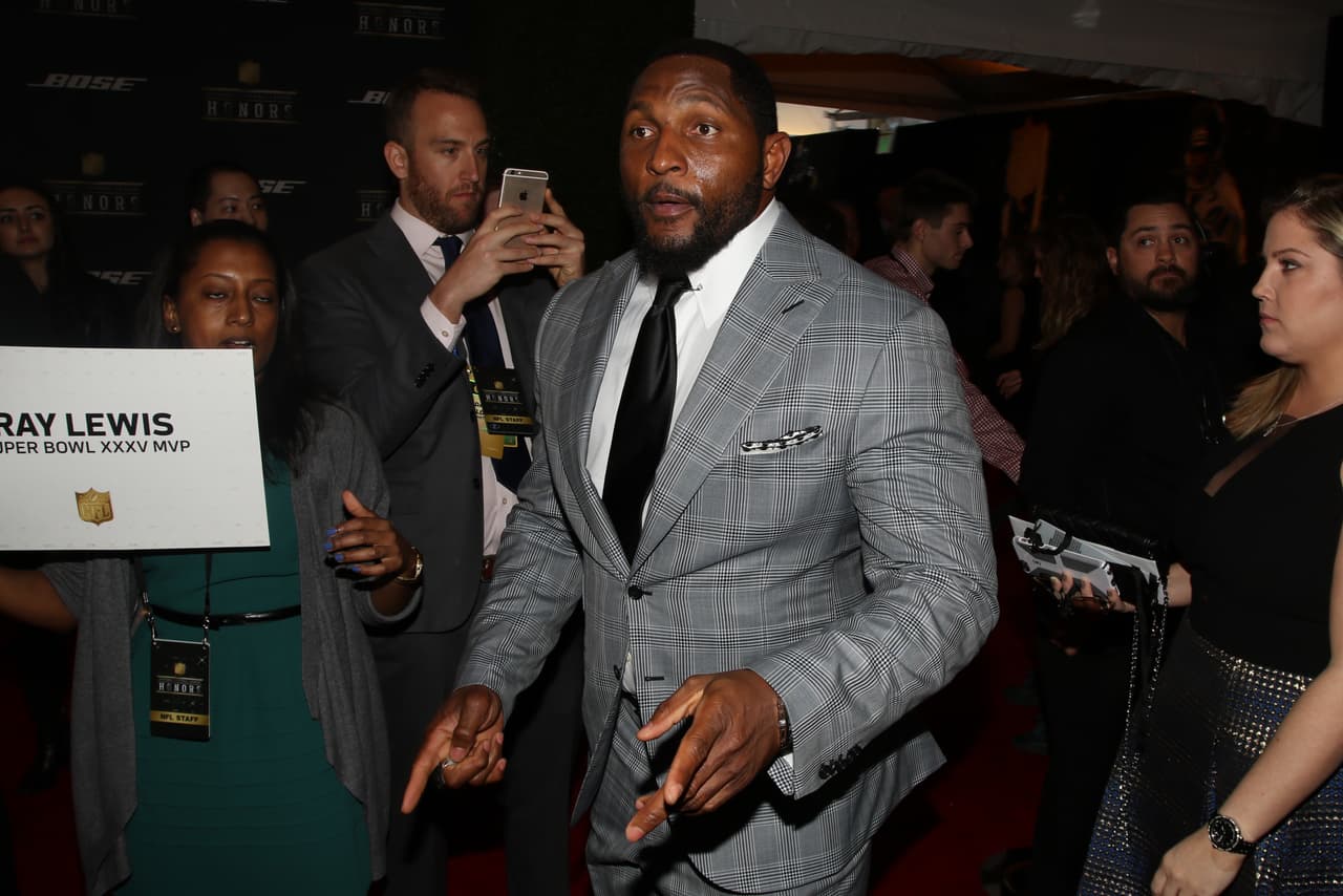 Las personalidades más importantes de la NFL se dieron cita en Santa Clara, California para el NFL Honors, aquí las mejores imágenes de la alfombra roja.