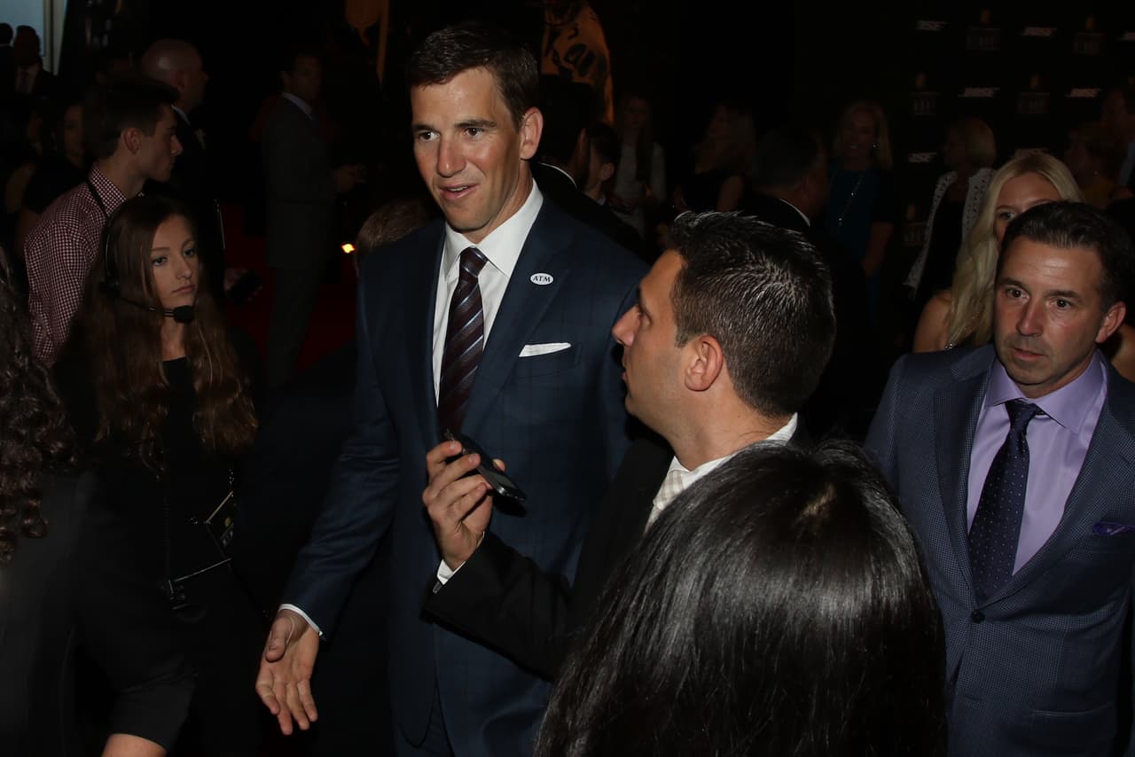 Las personalidades más importantes de la NFL se dieron cita en Santa Clara, California para el NFL Honors, aquí las mejores imágenes de la alfombra roja.