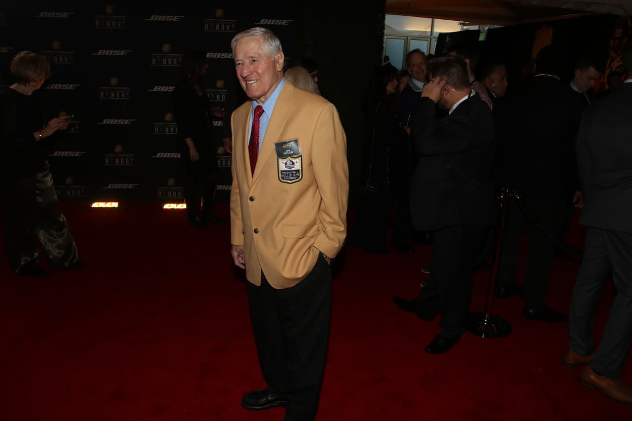 Las personalidades más importantes de la NFL se dieron cita en Santa Clara, California para el NFL Honors, aquí las mejores imágenes de la alfombra roja.