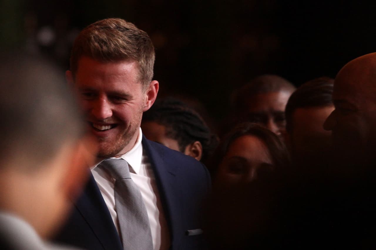 Las personalidades más importantes de la NFL se dieron cita en Santa Clara, California para el NFL Honors, aquí las mejores imágenes de la alfombra roja.