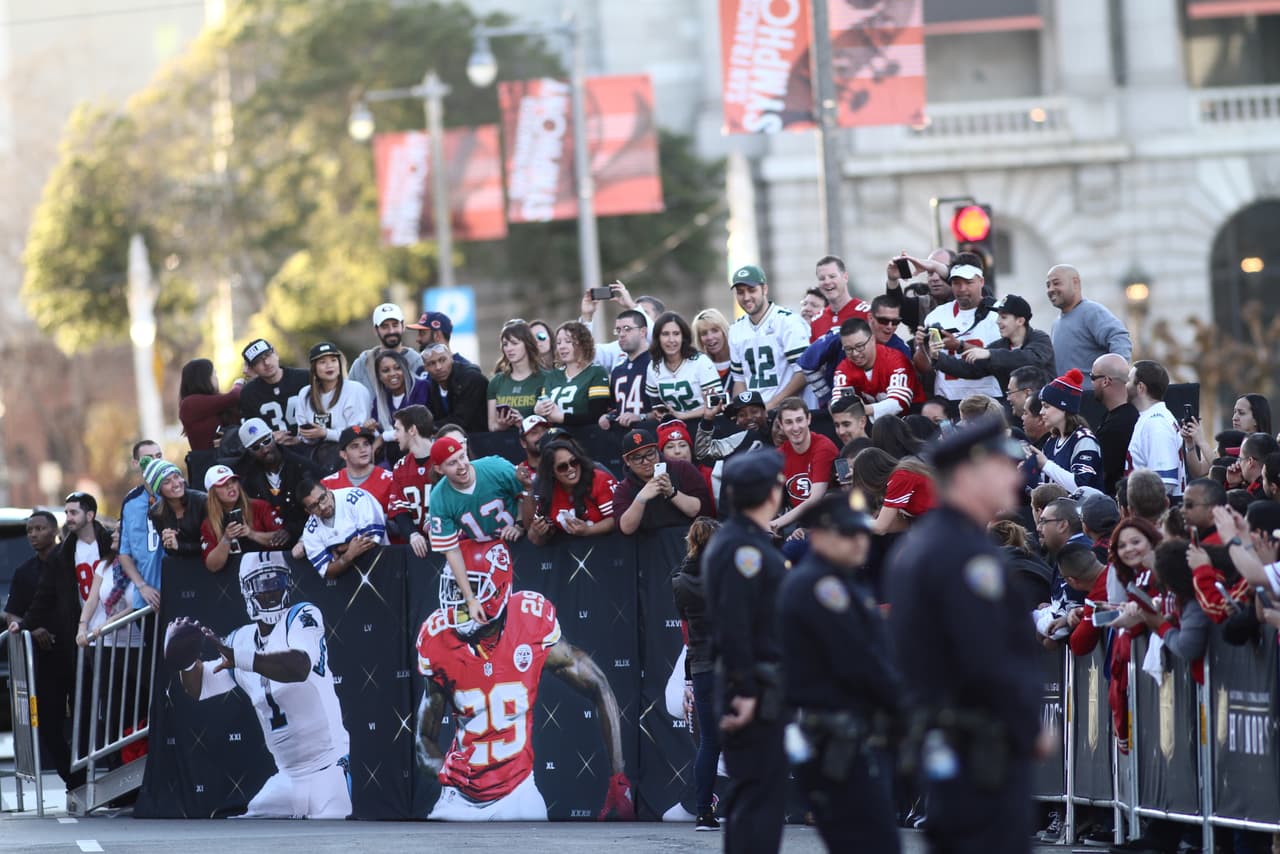 Las personalidades más importantes de la NFL se dieron cita en Santa Clara, California para el NFL Honors, aquí las mejores imágenes de la alfombra roja.