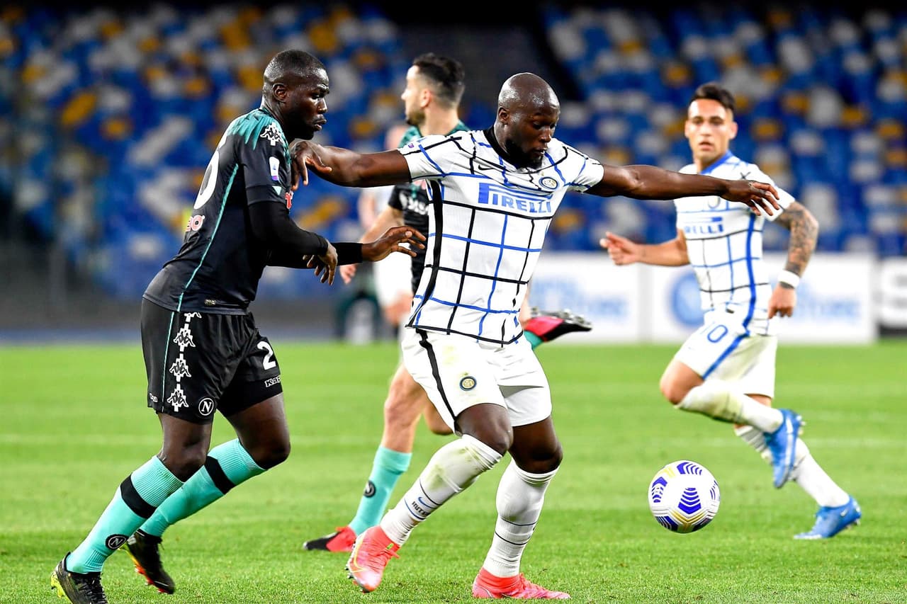 Inter y Napoli reparten puntos en el Estadio Diego Armando Maradona. Samir Handanovic marca un autogol al minuto 36 y pone a la escuadra de Gattuso un tanto arriba, pero es al minuto 55 cuando Christian Eriksen empata el marcador, durante la Jornada 31 en la Serie A. El mexicano Hirving Lozano se encuentra suspendido.