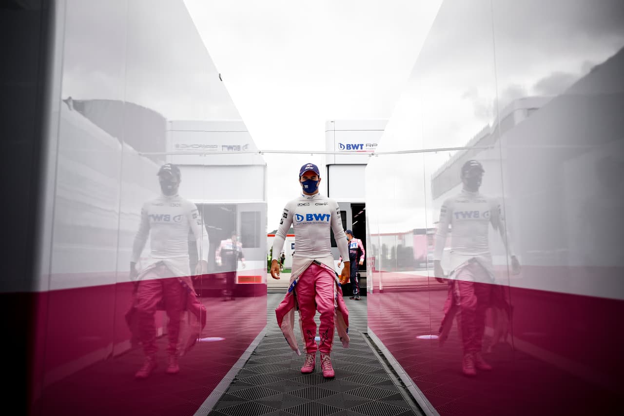 Lewis Hamilton arrancará en la primera posición; Valtteri Bottas, Lances Stroll, Sergio Pérez, Sebastian Vettel, Charles Leclerc, Max Verstappen, Lando Norris, Carlos Sainz y Pierre Gasly completan las primeras diez posiciones al arranque.