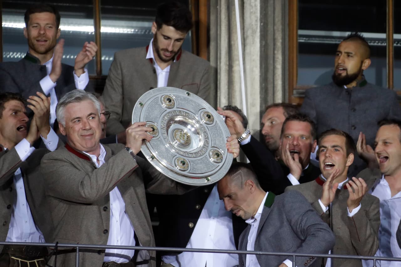 Carlo Ancelloti, campeón de la Bundesliga de Alemania con Bayern Munich.