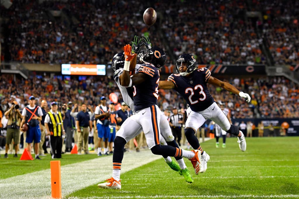 Seattle trató de remontar pronto y Wilson buscó en la zona final a su receptor estelar Tyler Lockett pero la defensiva secundaria de los Osos estuvo muy avispada en todo momento.