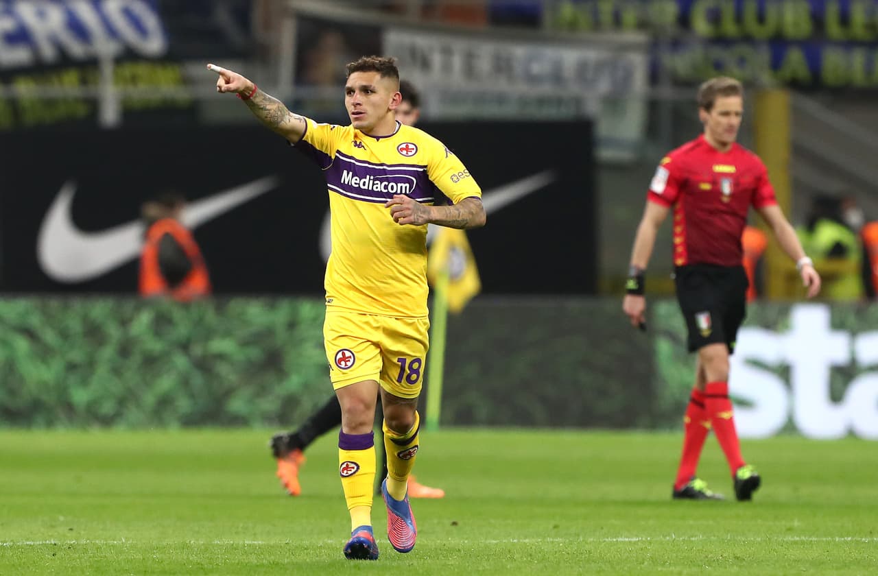 Lucas Torreira adelantó a la Fiorentina, pero neerlandés Denzel Dumfries le dio el empate al Inter.