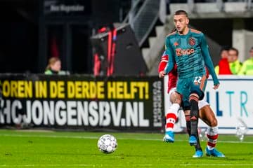 Edson Álvarez juega los 90 minutos en la derrota del Ajax 1-0 ante el AZ Alkmaar con gol de Boadu al minuto 90.