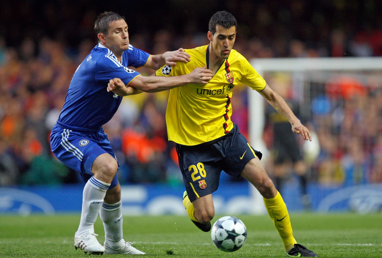 Sergio Busquets: el mediocampista catalán se mantiene hoy en día en la plantilla del Barcelona y es uno de los referentes. Desde ese partido en Stamford Bridge ha ganado 23 títulos con el equipo español.
